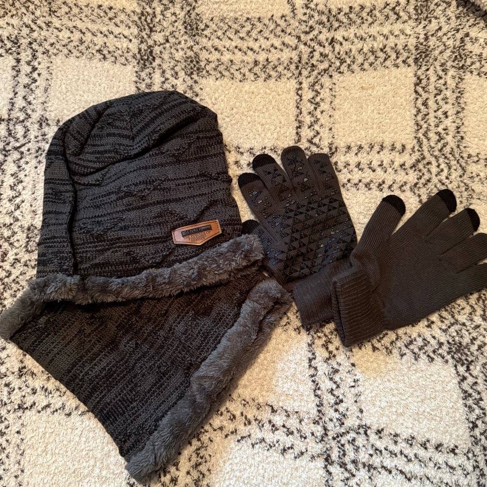 Cozy Black Knit Gloves with Faux Fur Trim